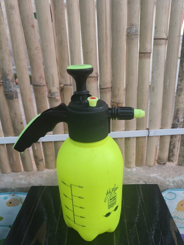 Spray Bottle/2.0litre capacity